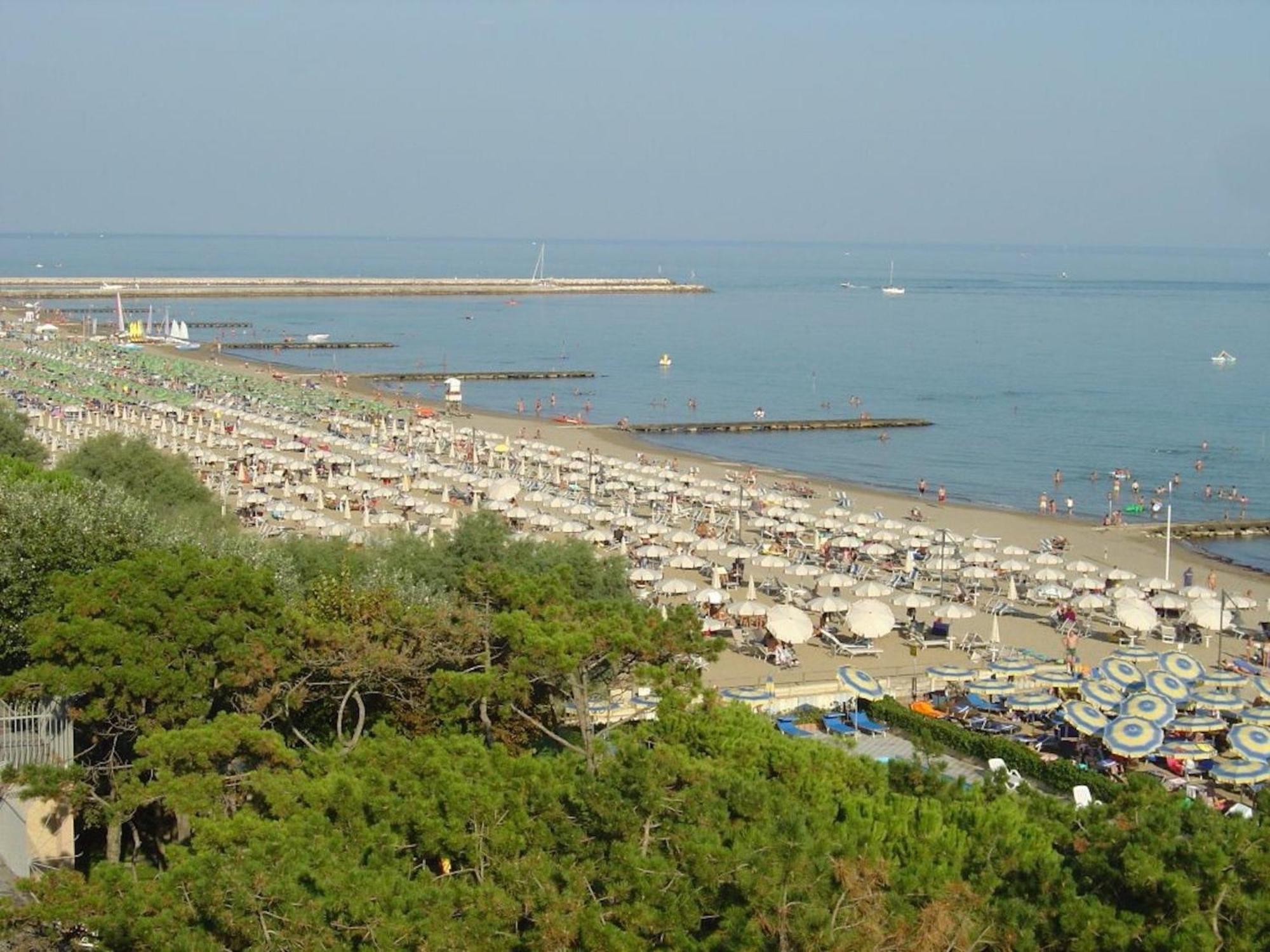 Bright Apartment With Pool Porto Santa Margherita di Caorle Exterior photo
